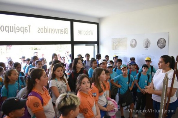 Recibieron la visita de una delegación de 230 alumnos y tutores de localidad de La Cruz Corrientes