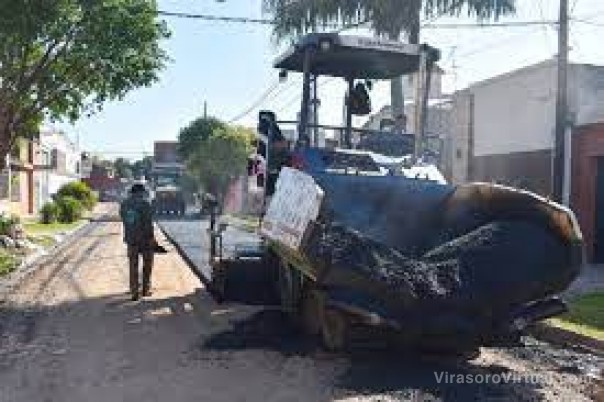 La Provincia continúa pavimentando con concreto asfáltico calles del barrio General Madariaga