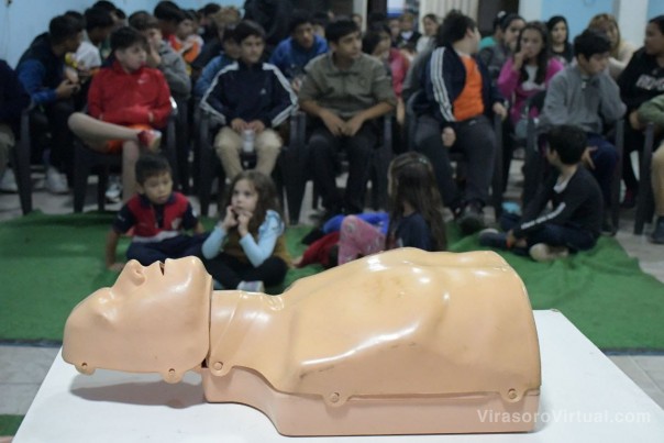 Capacitación en primeros auxilios y RCP a jóvenes que concurren a clubes de barrios