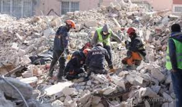 Cascos blancos argentinos rescataron a tres sobrevivientes del terremoto