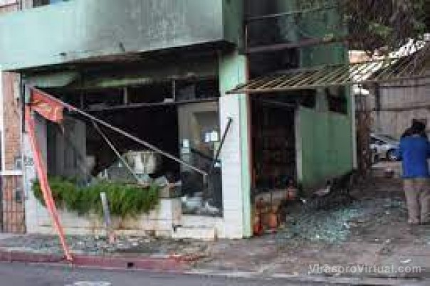 Destrucción total en el incendio de una florería