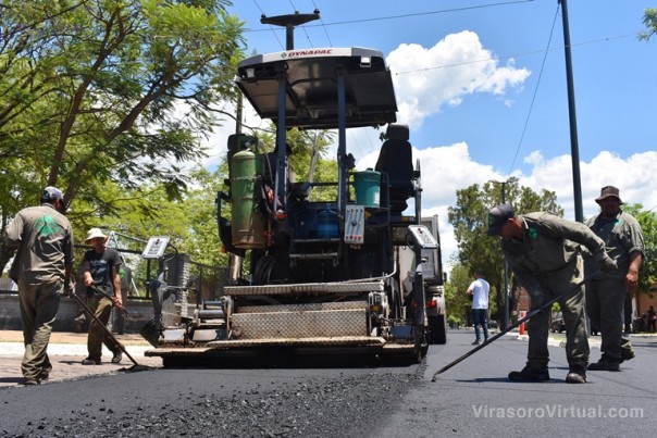 El Gobierno Provincial reasfalta 17 cuadras del barrio Berón de Astrada