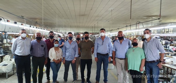 La Provincia vincula industrias textiles para impulsar la confección de indumentaria