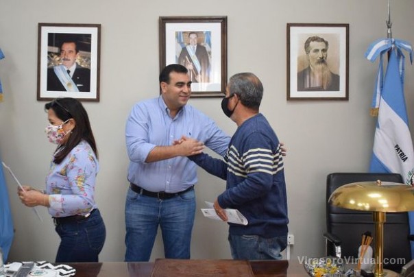 Nos reunimos con 10 vecinos para entregarles sus títulos de propiedad.