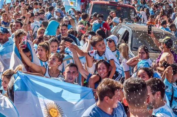 ¡Así festeja el pueblo santotomeño!