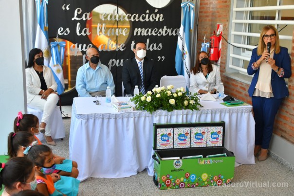 Valdés inauguró jardines de infantes en la zona rural de Bella Vista y Gobernador Martínez