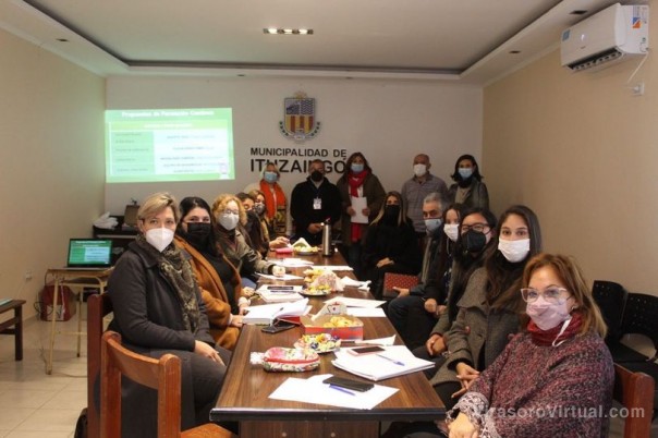 Los docentes representantes de las diferentes instituciones, mantuvieron una reunión