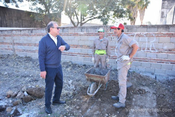 Tassano, en el barrio Güemes: “Los vecinos tendrán una nueva plazoleta, inclusiva, amigable y con luces led”