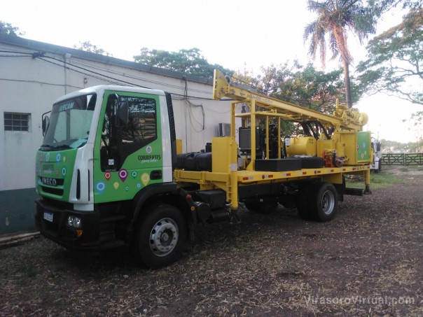 Ministerio de Producción: llegó una máquina perforadora para trabajar en zonas rocosas