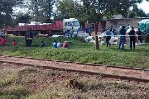 Virasoro: volcó un camión cargado con mercadería sobre la Ruta 14