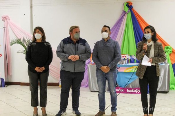 Juan Pablo Valdes y su equipo participaron del primer encuentro de la Agrupación de Mujeres Kuña Katupyry,