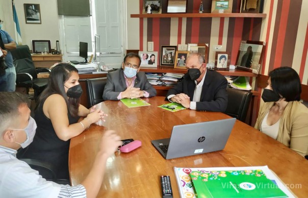 Salud firmó un convenio con la Capital para la implementación del carnet de manipulador de alimentos