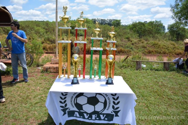 El fútbol de veteranos recibió premios