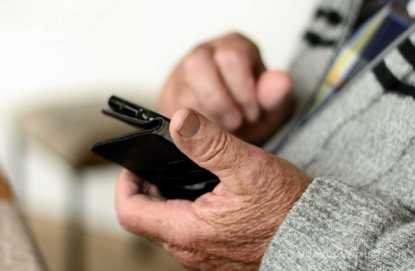 Buenas noticias para jubilados: cómo pagar desde $380 mensuales por telefonía