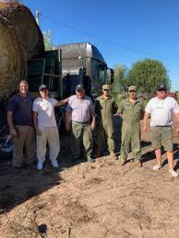 El Ejército Argentino trasladó a Corrientes el forraje que donó Santa Fe