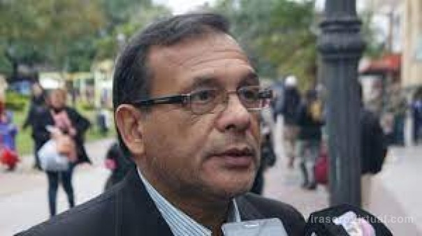 El Ministro Cardozo entregó un equipo de Rayos X portátil para el hospital Geriátrico