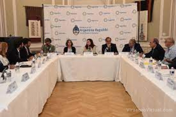 Batakis ratificó metas con el FMI y el respaldo político