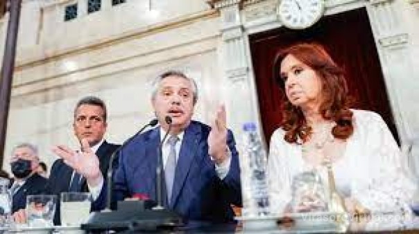 Asume Massa como superministro en el giro más profundo del Gobierno