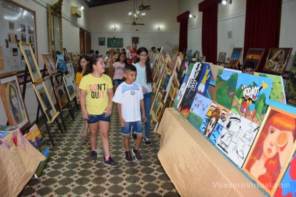 En el Club Social se llevó a cabo la exposición anual del Estudio de Arte de Analia Almada