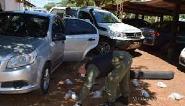 Hallan droga en el tanque de combustible de un auto