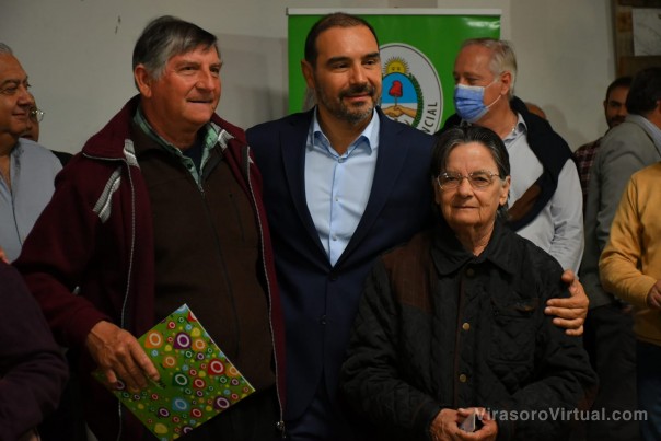 El Gobernador entregó un nuevo aporte "al hombre de campo que trabaja con sacrificio"