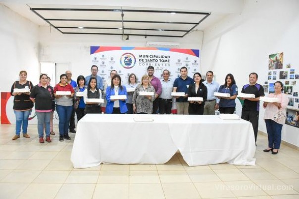 Para agasajar a los profesores en su día y felicitarlos por su enorme labor educativa