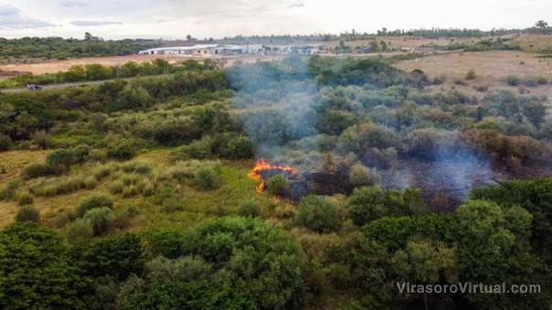La Brigada Municipal contra incendios, en conjunto con Bomberos Voluntarios, Defensa Civil