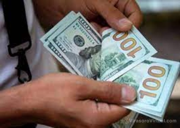 Dólar: la cotización libre llegó a los $400 y alcanzó un nuevo récord histórico