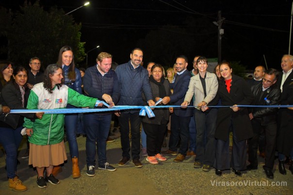 El gobernador Valdés inauguró infraestructura urbana en Ituzaingó y reclamó igualdad en las obras que financia Yacyretá