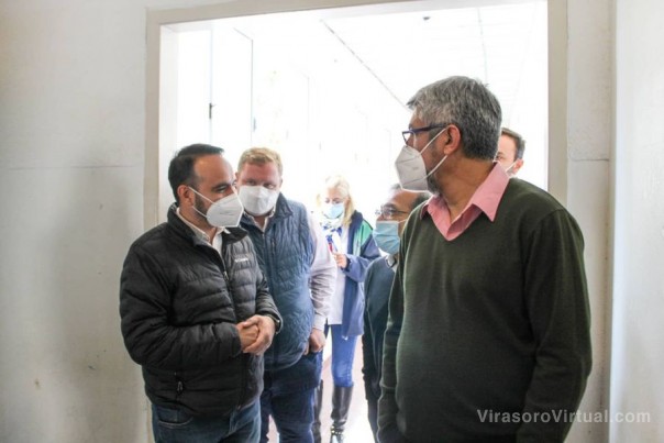 Juan  Pablo Valdés junto  al Ministro de Salud @ricardocardozook recorrieron  el avance de la obra