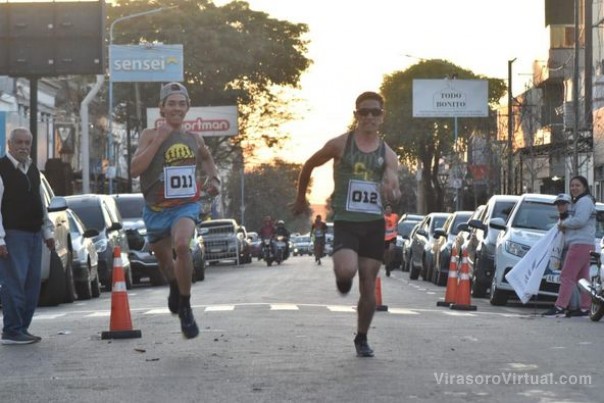 Comparten la tradicional maratón de los Barrios