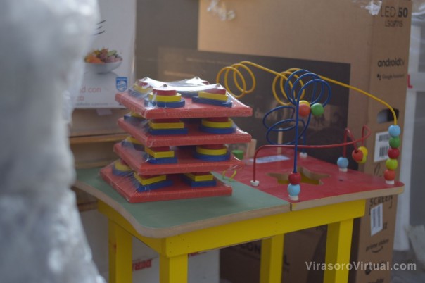El Ministro Adán Gaya hizo entrega de equipamiento para los Mitai Roga al Vice Intendente Emilio Lanari