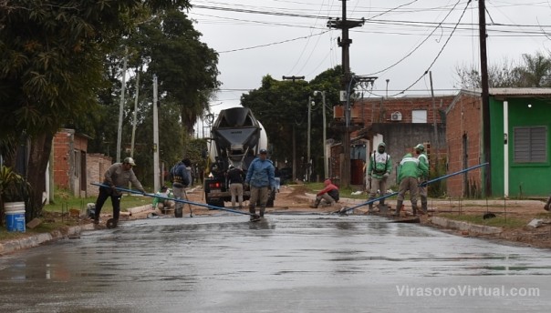 El Gobierno Provincial pavimenta con hormigón armado 11 cuadras de la calle Loreto