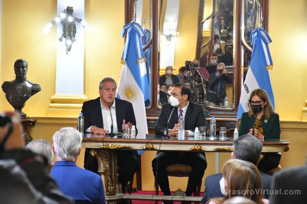 Este lunes, Valdés recibirá al ministro de Educación Jaime Perczyk en Casa de Gobierno