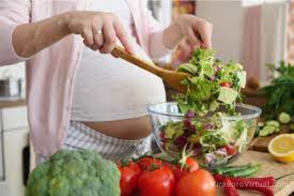 Diez alimentos que no pueden faltar durante el embarazo
