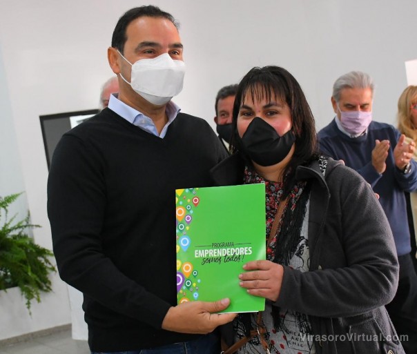 Valdés manifestó su apoyo a los emprendedores de Concepción entregando bienes de capital