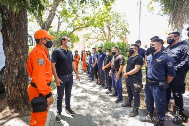 Valdés reconoció y agradeció a bomberos y rescatistas de San Juan y Santiago del Estero