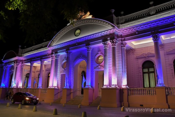 Iluminan la Casa de Gobierno por la Semana de Mayo