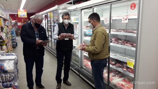 Sancionan a comercios que cobran recargos en pagos con tarjetas